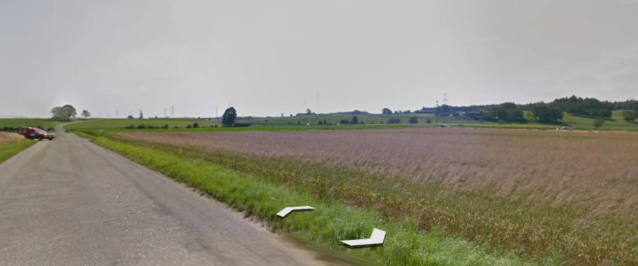 Bei Wangen an der Aare lotst Google Maps einen ab der Autobahn (hinten rechts) auf eine Nichts-Ortkundigen unbekannte Strasse – um den Stau zu umfahren.