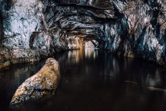 In einer Höhle zu tauchen braucht Mut, denn oft ist nicht klar, was einen in den Tunnels des Höhlensystems erwartet. Höhle mit Wasser