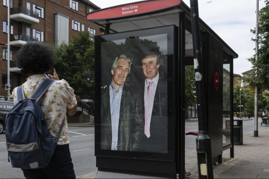 Darin nimmt die Gehilfin von Jeffery Epstein Donald Trump in Schutz.
