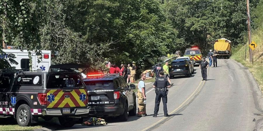 Wie schwer die Menschen verletzt wurden, war zunächst unklar.