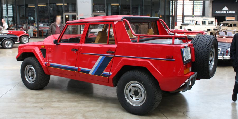 Lamborghini LM002