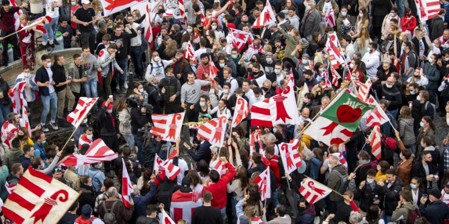 Projurassier nach gewonnener Abstimmung im März 2021 im Freudentaumel. (Archivbild)