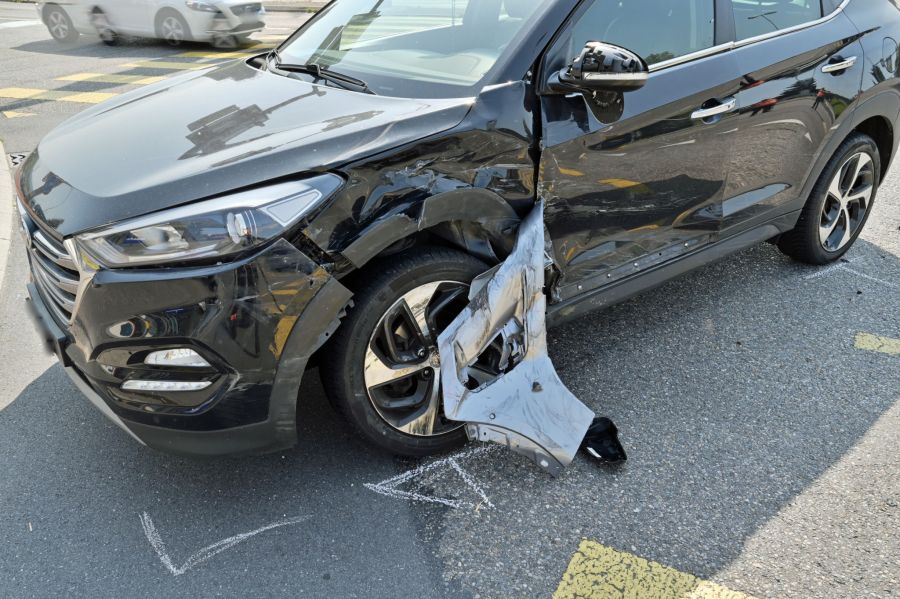 An den beiden Fahrzeugen entstand Sachschaden.