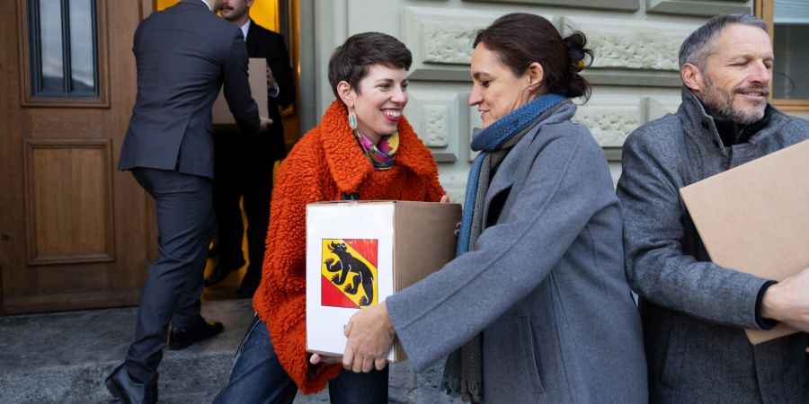 Mazzone Schlatter Übergabe Solarinitiative