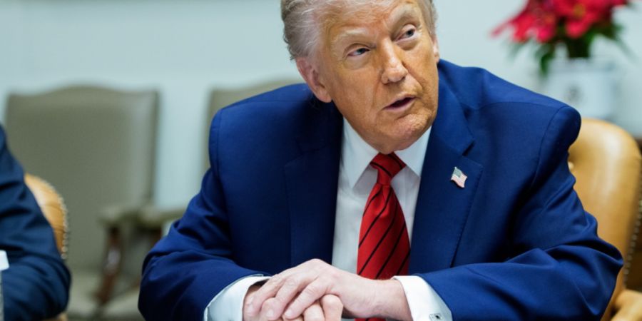 Der Nachrichtensender CNN ist dem US-Präsidenten Donald Trump schon lange ein Dorn im Auge. Im Zuge des Übernahmekampfs um den Mutterkonzern Warner Bros. hofft er auf einen Wechsel an...