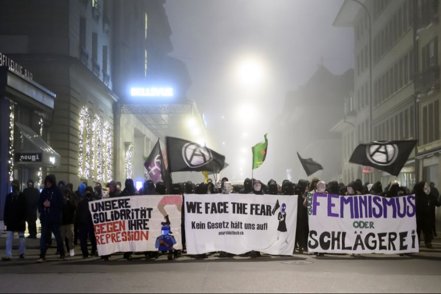 Andererseits schaffe es der NDB nicht, seinen Auftrag in Bezug zu Linksextremismus optimal zu erfüllen.