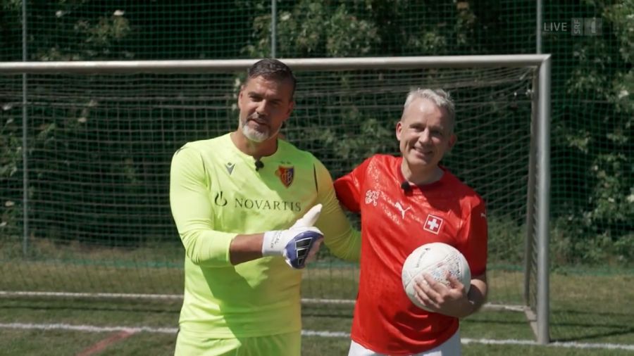 Beat Jans spielt 4:1 gegen Goalie Zubi im Penaltyschiessen.