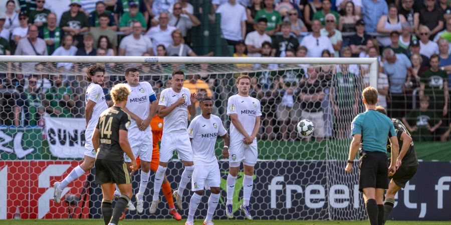 Robert Skov erzielt das Tor zum 0:1.