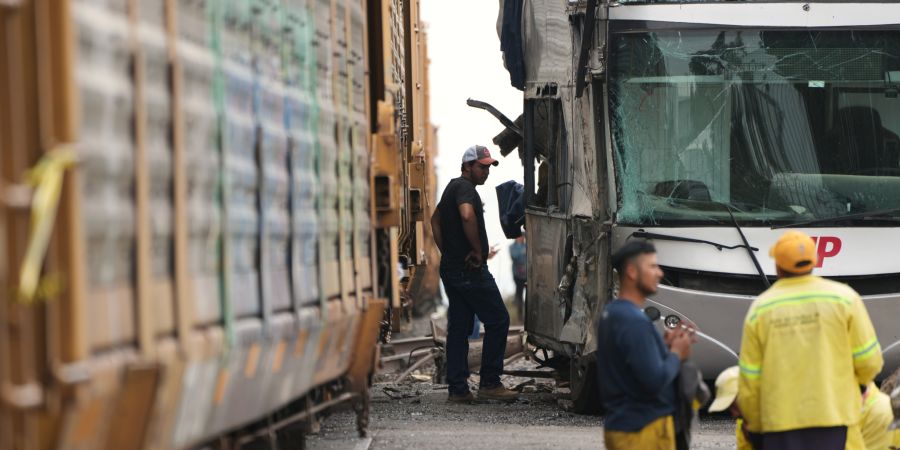 APTOPIX Mexico Train Crash