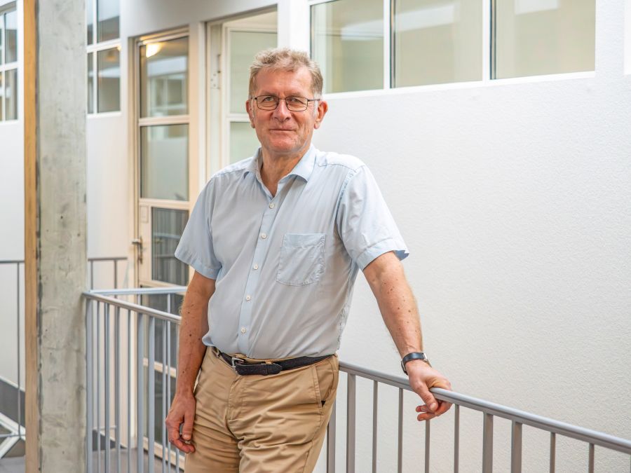 Christoph Neuhaus lehnt sich zurück