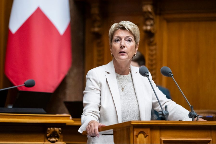 Karin Keller-Sutter (FDP) ist seit 2019 Bundesrätin. Im Bild: Keller-Sutter spricht zum Nationalrat am 30. September 2026.