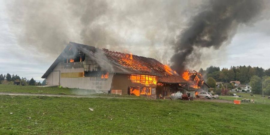 Im freiburgischen Brünisried ist am Montag ein Bauernhaus vollständig zerstört worden.