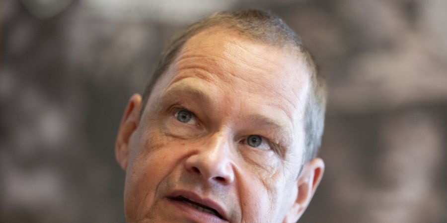 «Wir streben künftig an, nach Möglichkeit direkt bei den Herstellern zu kaufen, anstatt Beschaffungen über das US-Regierungsprogramm «Foreign Military Sales» abzuwickeln«, sagte Arma...