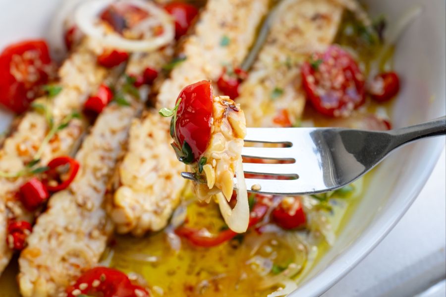 Dass sich viele Schweizerinnen und Schweizer zunehmend vegeratisch ernähern, fällt weniger ins Gewicht als vermutet.