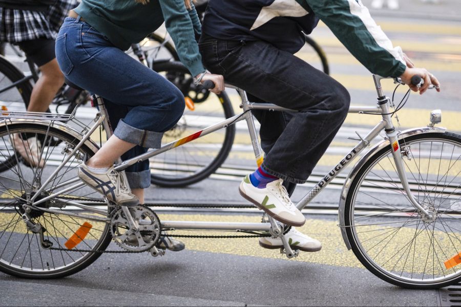 Wer länger bleibt, muss damit rechnen, dass sein Velo entfernt wird – und zurück gibt’s den Drahtesel nur gegen Gebühr. (Symbolbild)