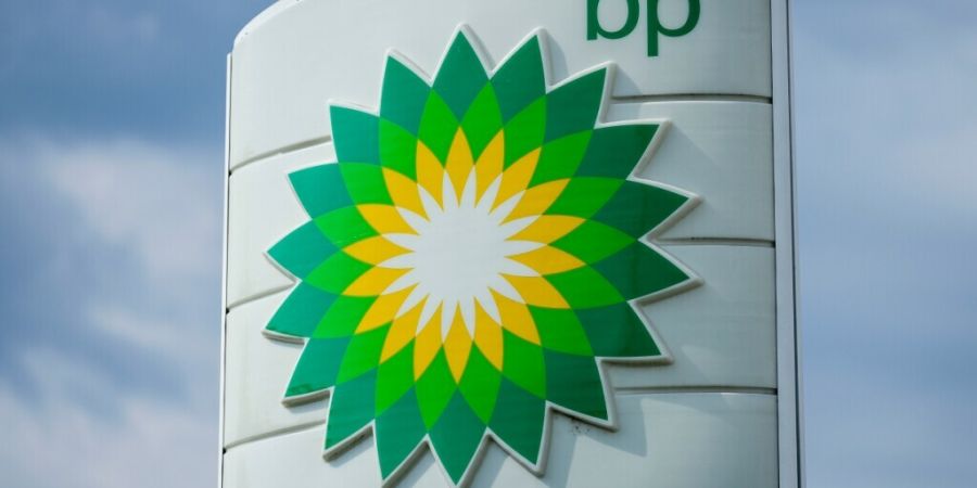 Der britische Energiekonzern BP will sich wieder stärker auf das Öl- und Gasgeschäft ausrichten. Die bisherigen Ziele bei erneuerbaren Energien treten dabei in den Hintergrund. (Arch...