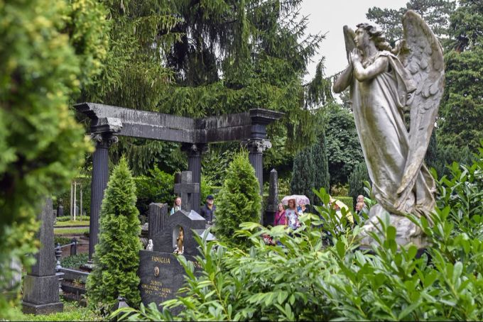 In der Nähe dieses Friedhofs hat die Amini Group eine Liegenschaft aufgekauft. Friedhof Sihlfeld