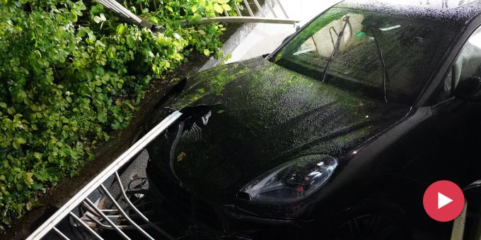 Zollikerberg - Porsche kracht in Unterführung – Fahrer (79) unverletzt