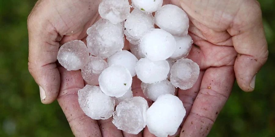 Das Wetter in der Schweiz ist derzeit sehr durchwachen. Der Mai und Juni waren voller Hagel- und Starkregenereignisse. (Symbolbild)