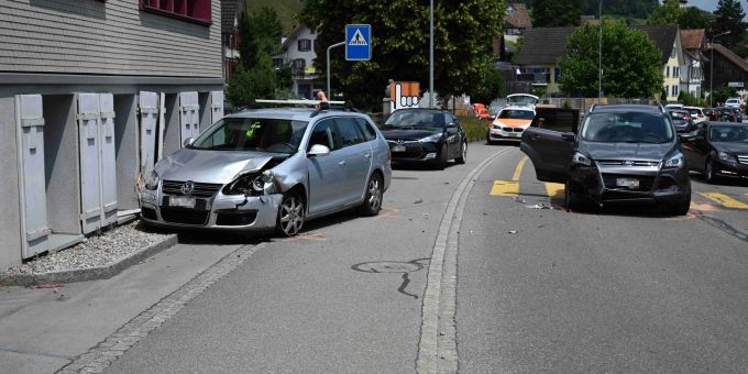 Schaffhausen Zwei Fussgänger Bei Kollision Mit Auto Schwer Verletzt 7038