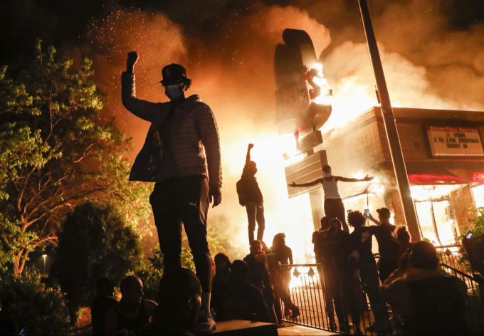 Minnesota brennt Demonstration