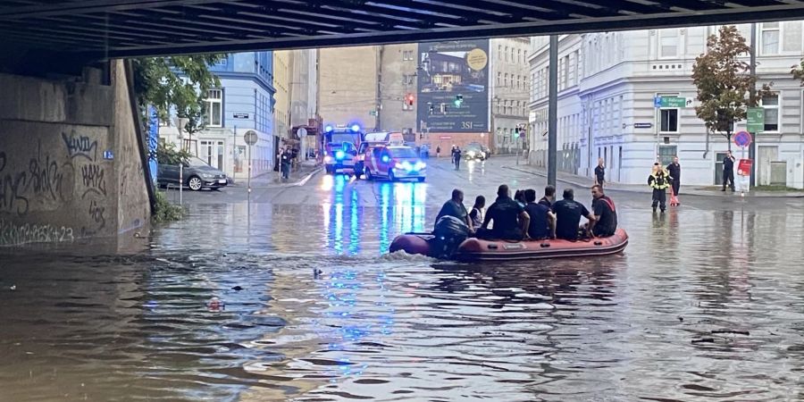 Unterführungen wurden überflutet.