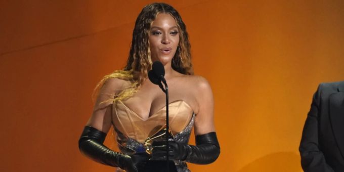 Beyonce erhält 2023 für ihr Album “Renaissance” den Grammy als ”best dance/electronic music album, am 5. Februar 2023 in Los Angeles. Beyoncé Renaissance Grammy