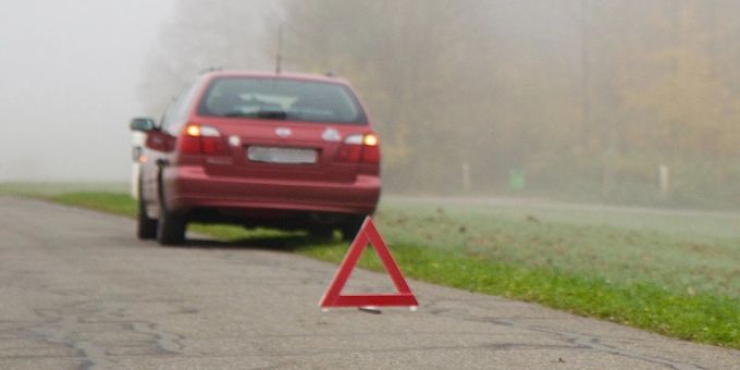 Schweizer Autoversicherungen werden für viele Bestandskundinnen und -kunden teurer. Autoversicherung Inflation