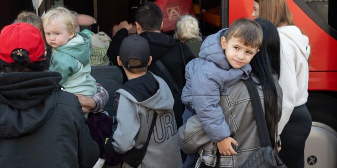 Der Nationalrat will zukünftig nur noch Ukraine-Flüchtlingen aus nicht sicheren Gebieten Schutz gewähren. Ukraine Flüchtlinge