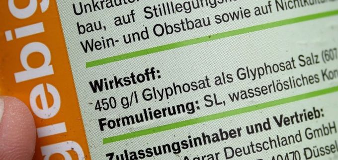 Die Bayer AG bestreitet einen Zusammenhang zwischen Glyphosat und Krebs. (Symbolbild) Glyphosat Bayer AG