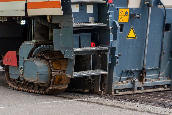 Deckbelag Belagseinbau Strasse Asphalt