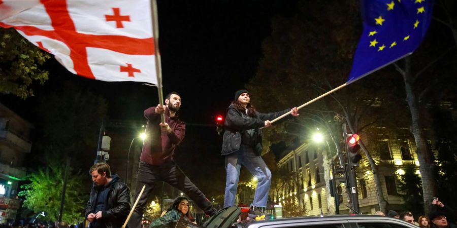 Die Demonstranten in Tiflis hoffen auf eine Annäherung an Europa. (Archivbild)