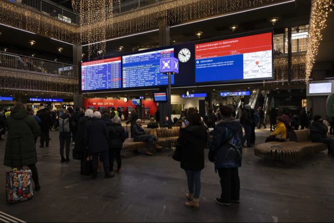 Aufgrund des Wintereinbruchs kam es zu Einschränkungen im Bahnverkehr. bern bahnhof
