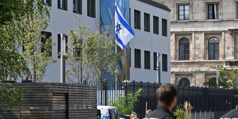 Grosseinsatz vor dem israelischen Generalkonsulat in München