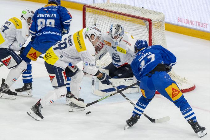 Der EV Zug unterliegt gegen Ambri-Piotta. EV Zug Ambri-Piotta