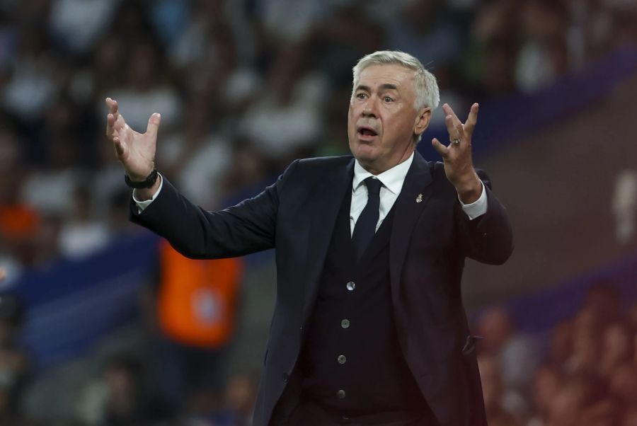 Trainer Carlo Ancelotti nervt sich offenbar ob dem Verhalten seines Stürmers.