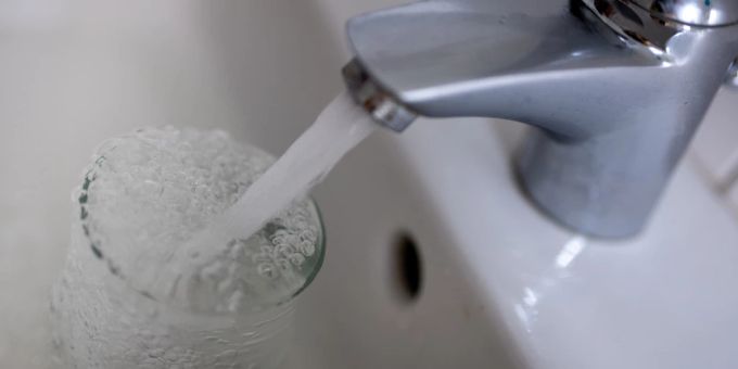 Wegen Rohrbruch - Trinkwasser in neun Genfer Gemeinden ungeniessbar