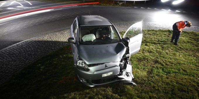 Domat/Ems: Kollision in Verkehrskreisel. Kollision in Verkehrskreisel