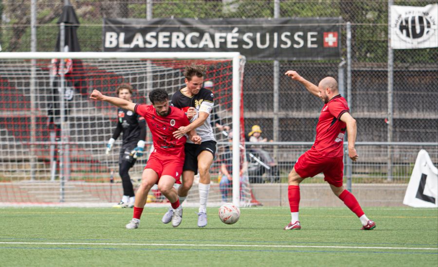 Ein umstrittener Penalty bringt Breitenrain früh in Führung.