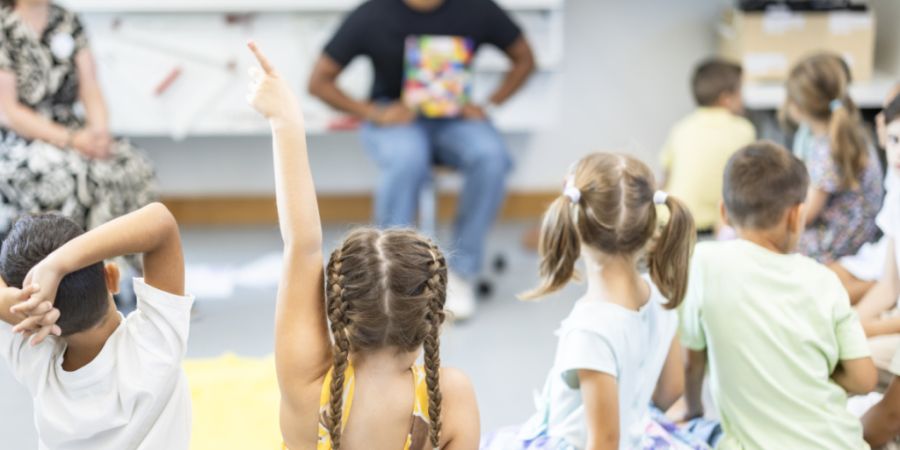 Sowohl der Regierungsrat als auch die vorberatende Grossratskommission lehnen die Berner Bildungsinitiative ab. (Symbolbild)