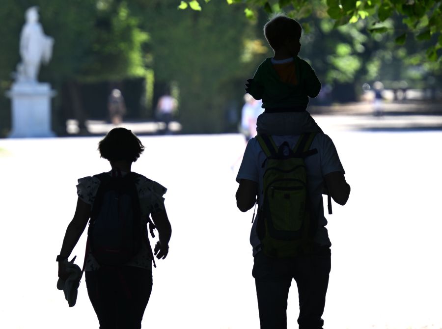 Auch ein unterstützendes Erziehungsumfeld, in dem Eltern Interesse zeigen und emotionale Unterstützung bieten, wirkt sich positiv aus. (Symbolbild)