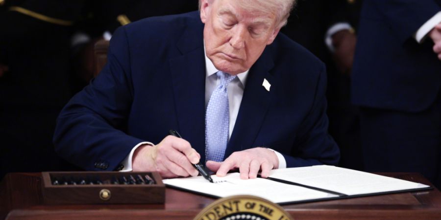 Künftig soll die Unterschrift von US-Präsident Donald Trump Dollarnoten zieren. (Archivbild)