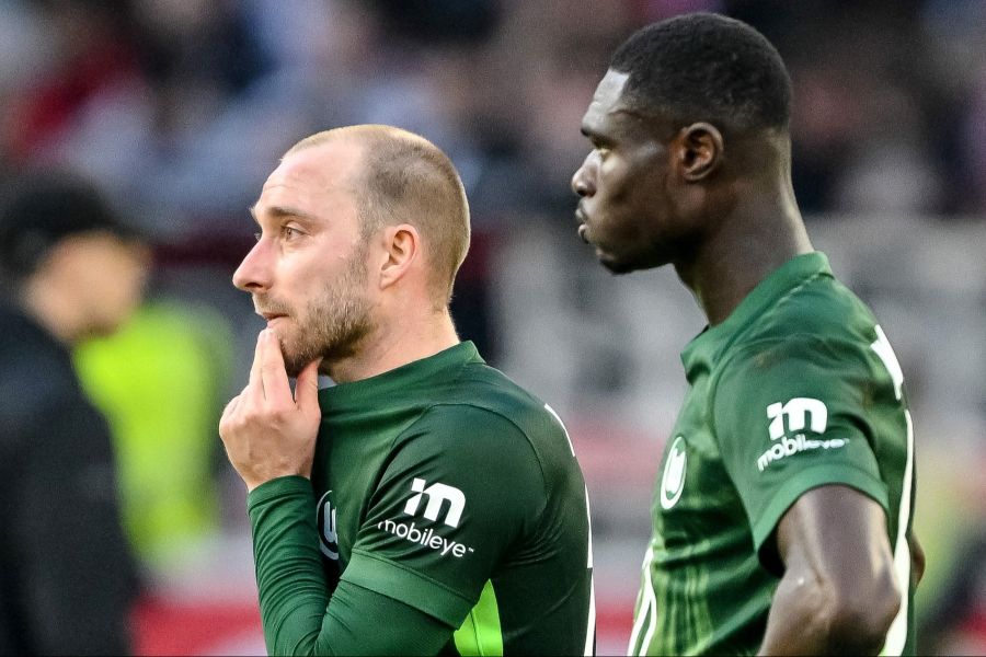 Jonas Adjetey (rechts) zusammen mit seinem neuen Teamkollegen Christian Eriksen.