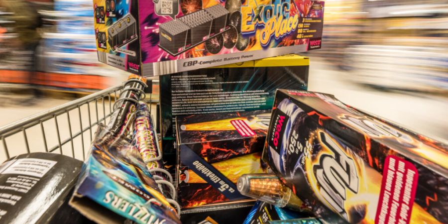 Feuerwerk mit erheblicher Lärmbelastung soll im Kanton Glarus verboten werden. Das fordert ein Memorialsantrag. (Symbolbild)
