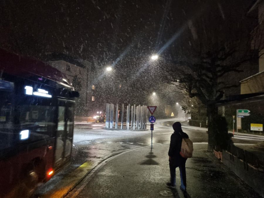 Im Liebefeld bei Bern fiel um 6.30 Uhr kurzzeitig viel Schnee.