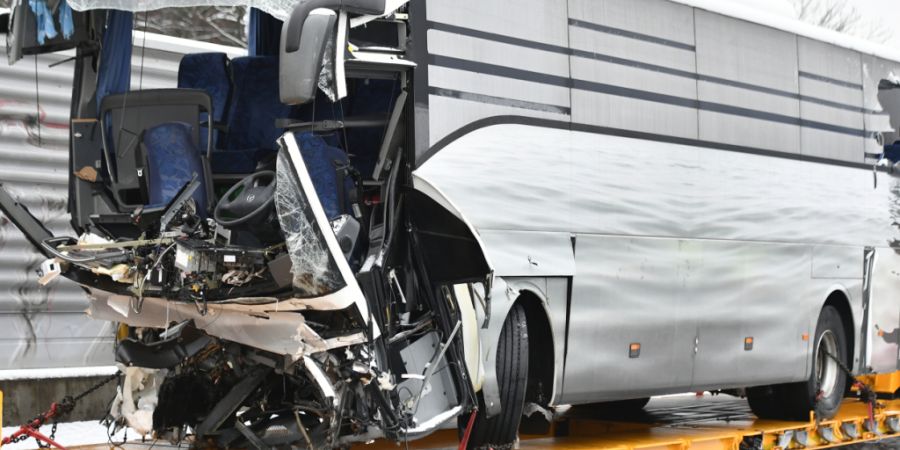 Am 16. Dezember 2018 verunfallte ein Flixbus auf der Sihlhochstrasse in Zürich, zwei Menschen starben. Der Chauffeur ist nun rechtskräftig verurteilt. (Archivbild)