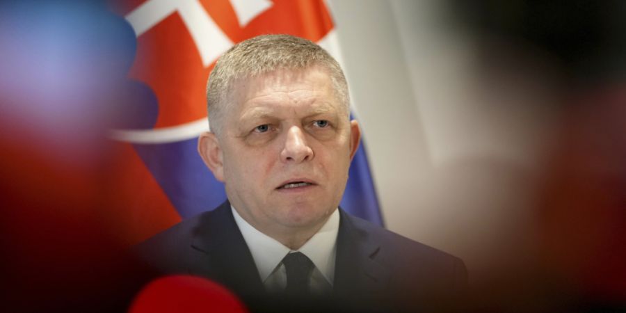 ARCHIV - Der slowakische Ministerpräsident Robert Fico spricht während einer Medienkonferenz in der slowakischen Vertretung in Brüssel. Foto: Virginia Mayo/AP/dpa