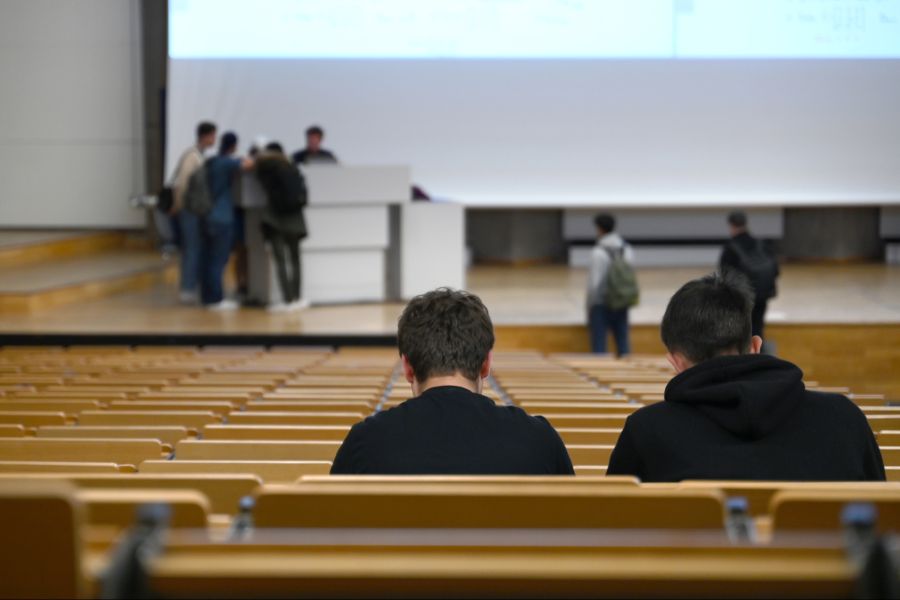 Aktuell sei die Ausbildung zu Theorielastig.