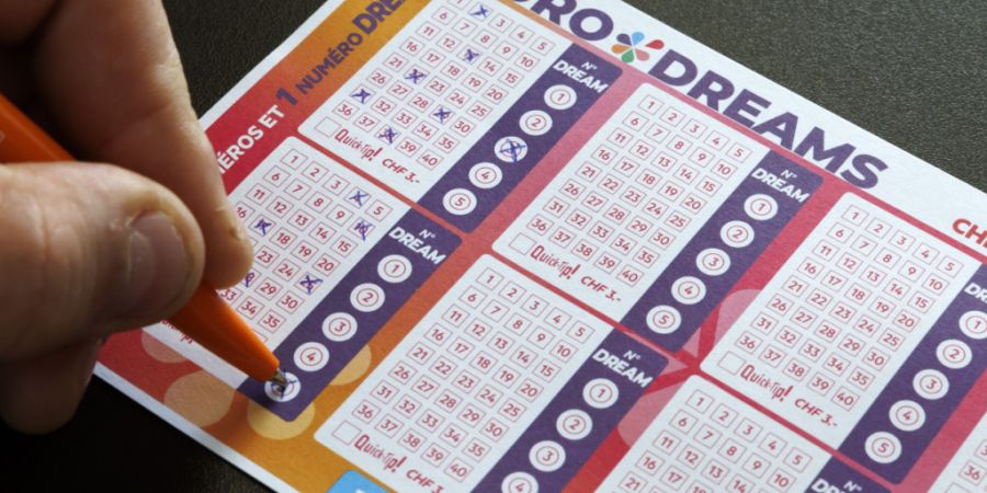 Der Eurodreams-Hauptgewinn besteht in einer monatlichen Zahlung von 22'222 Franken während 30 Jahren. Um diesen zu gewinnen, müssen die sechs richtigen Zahlen sowie die Traumzahl rich...