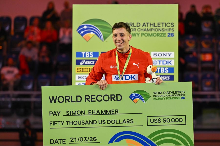 Zudem brach er den Weltrekord.